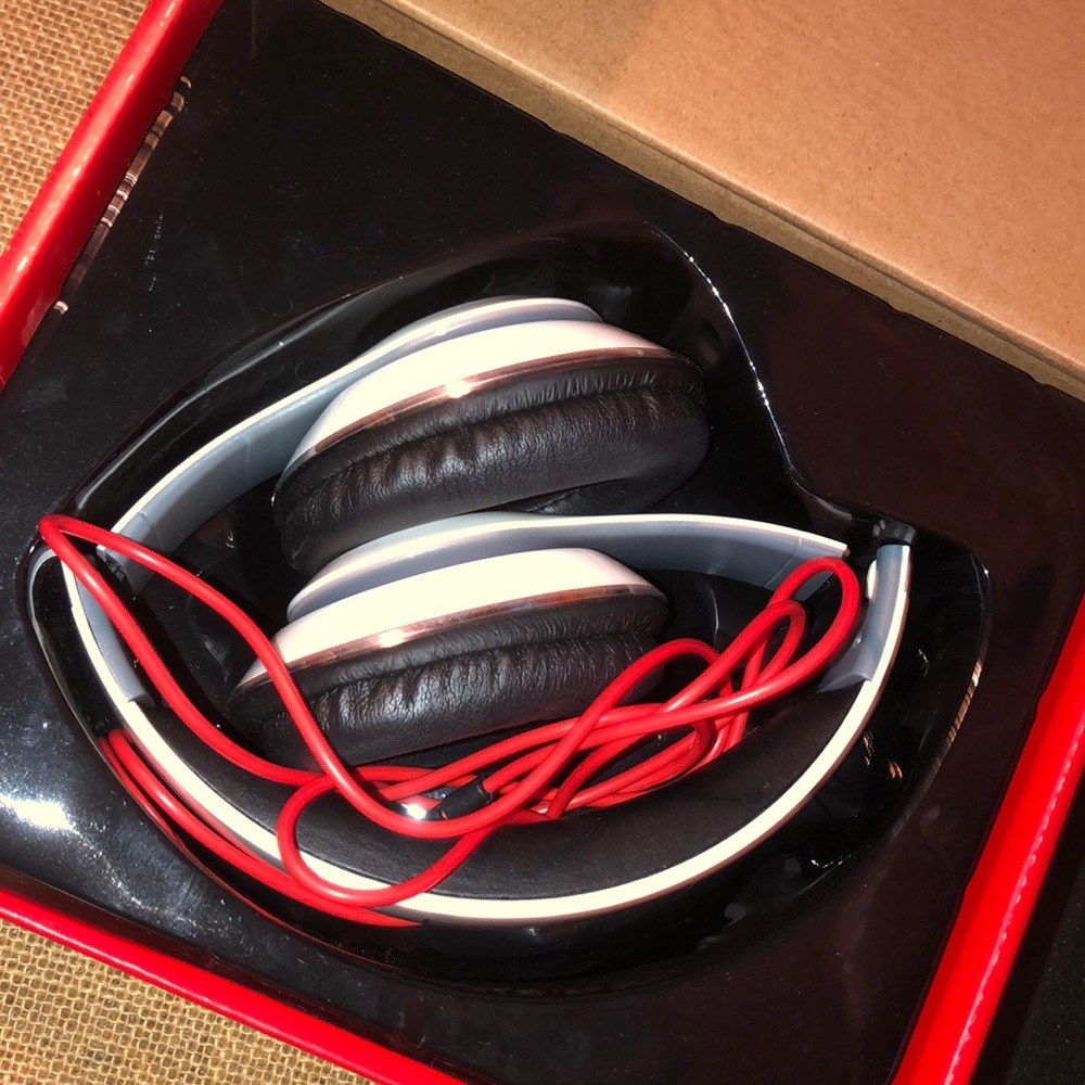 Beat Headphones - Picture 4 of 6